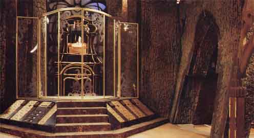 DOCTOR WHO - THE KEEPER OF TRAKEN with Tom Baker